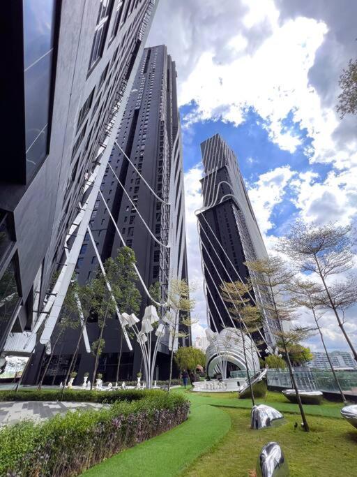 Modern Suites At Arte Mont Kiara By Iconique Kuala Lumpur Zewnętrze zdjęcie
